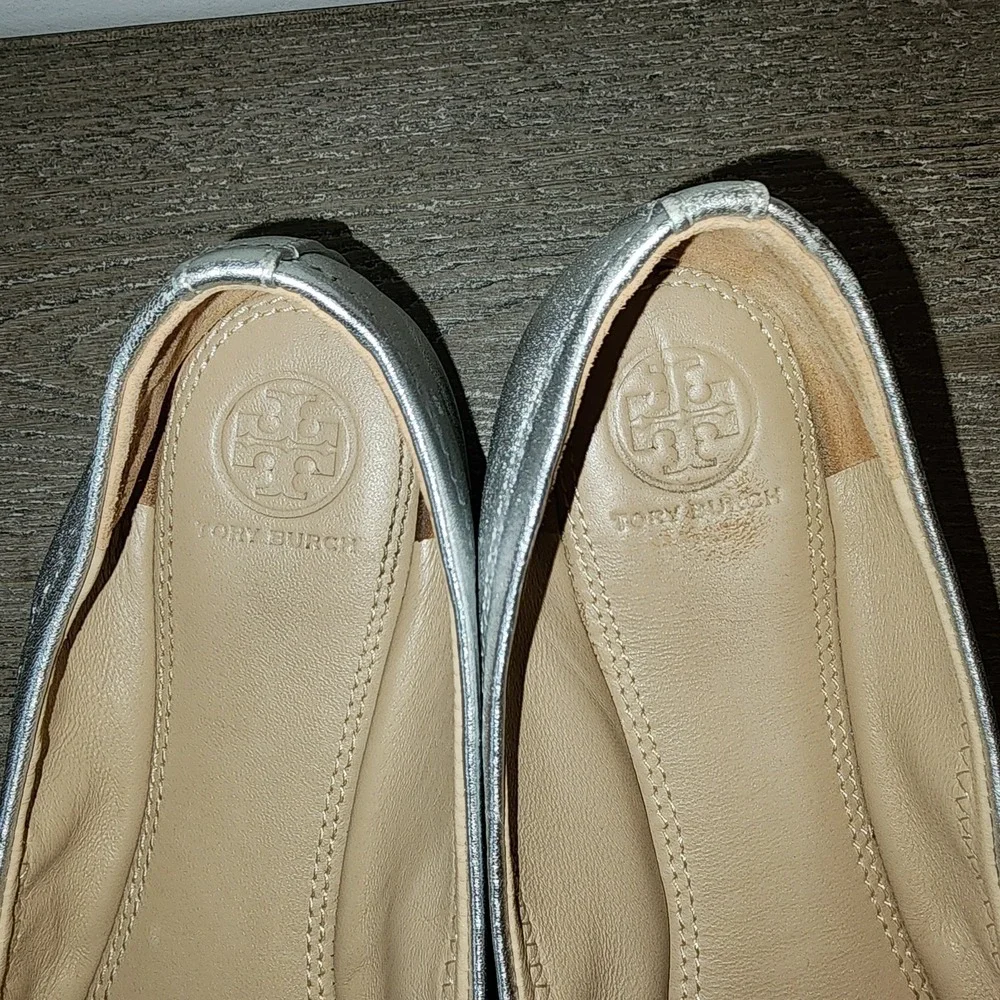 Tory Burch Liana Rhinestone Logo Silver Metallic Leather Ballet Flats Size 8.5